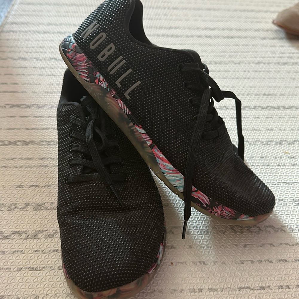 NOBULL sneaker in excellent condition